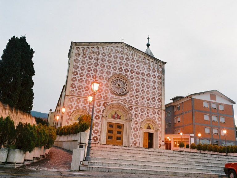 Santuario Del Volto Santo Di Manoppello Volto Santo di Manoppello (PE) – Chiese d'Abruzzo e Molise